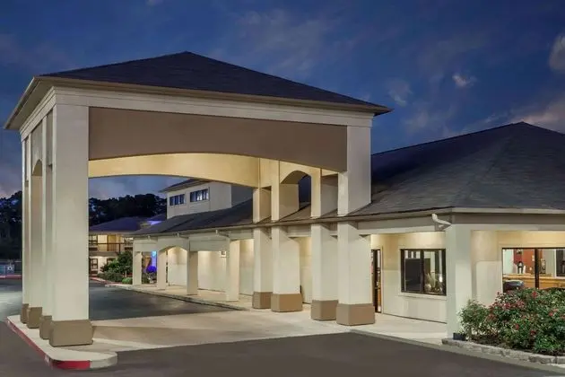 Days Inn & Suites by Wyndham Huntsville - Öne Çıkan Resim