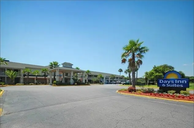 Days Inn & Suites by Wyndham Jekyll Island