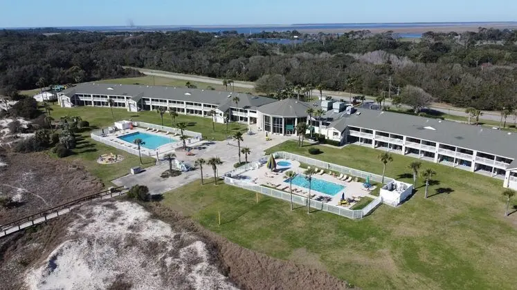 Days Inn & Suites by Wyndham Jekyll Island - Havuz