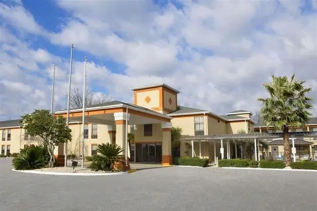 Days Inn & Suites by Wyndham Kinder