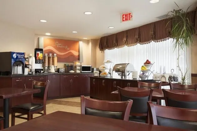 Days Inn & Suites by Wyndham Langley