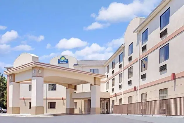 Days Inn &Suites by Wyndham Laurel Near Fort Meade
