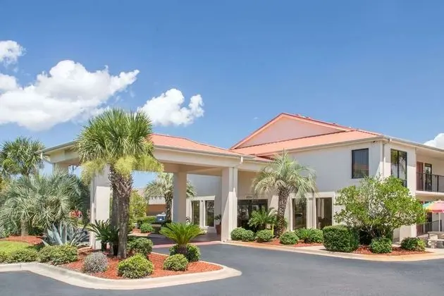 Days Inn & Suites by Wyndham Navarre Conf Center