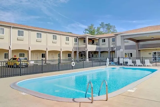 Days Inn & Suites by Wyndham Niagara Falls/Buffalo - Öne Çıkan Resim
