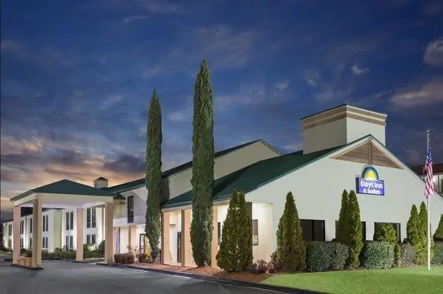 Days Inn & Suites by Wyndham Norcross