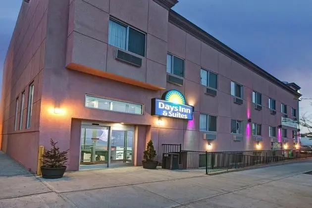 Days Inn & Suites by Wyndham Ozone Park/JFK Arpt
