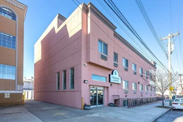 Days Inn & Suites by Wyndham Ozone Park/JFK Arpt - Dış Mekan