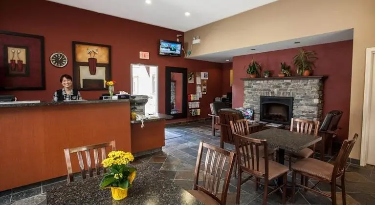 Days Inn & Suites by Wyndham Revelstoke - Lobi