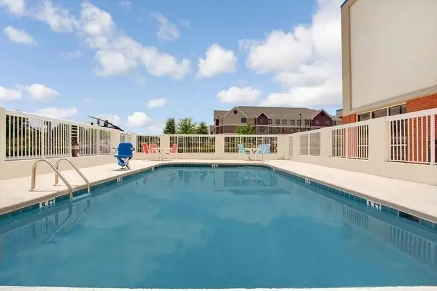 Days Inn & Suites by Wyndham Ridgeland
