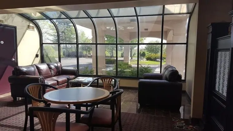 Days Inn & Suites By Wyndham Rochester Hills Mi