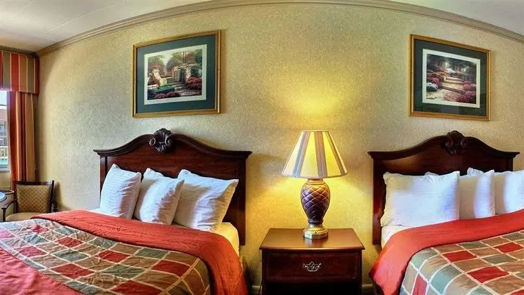 Days Inn & Suites by Wyndham Roseville/Detroit 