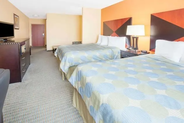 Days Inn & Suites by Wyndham Russellville - Oda