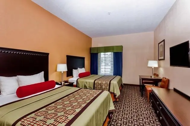 Days Inn & Suites by Wyndham Savannah North I-95