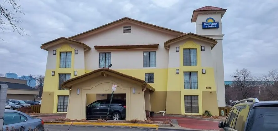 Days Inn & Suites by Wyndham Schaumburg - Dış Mekan