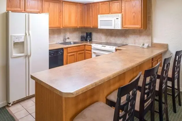 Days Inn & Suites by Wyndham Scottsdale North