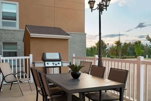 Days Inn &Suites by Wyndham Sherwood Park Edmonton - Dış Mekan
