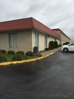 Days Inn & Suites by Wyndham Springfield OH - Dış Mekan