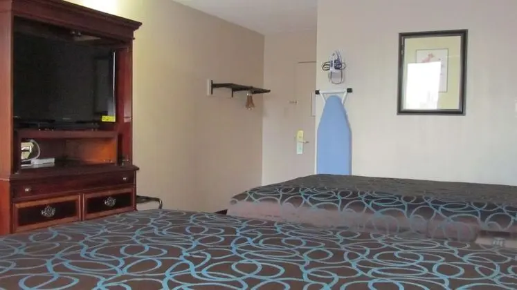 Days Inn & Suites by Wyndham Springfield OH - Oda