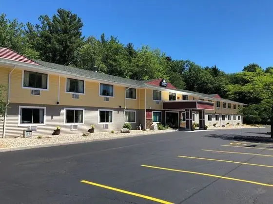 Days Inn & Suites by Wyndham Stevens Point - Dış Mekan