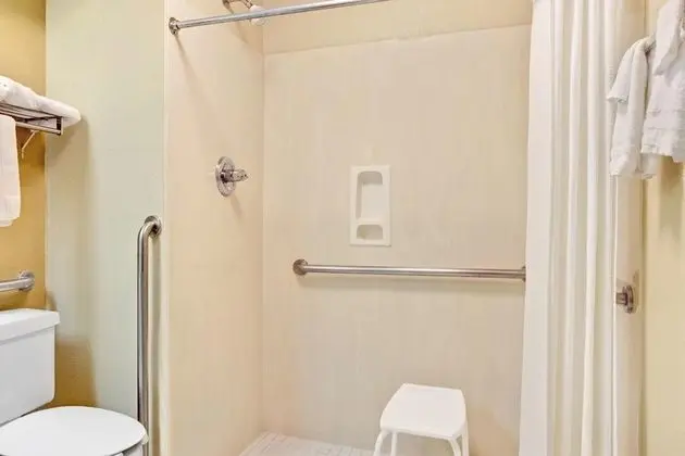 Days Inn & Suites by Wyndham Stockbridge Atlanta
