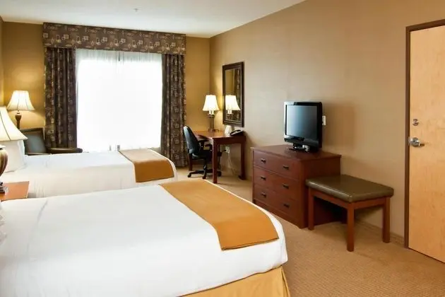 Days Inn & Suites by Wyndham Strathmore
