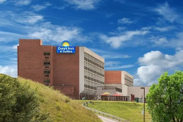 Days Inn & Suites by Wyndham Sutton Flatwoods - Öne Çıkan Resim