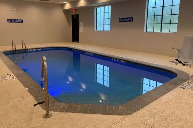 Days Inn & Suites by Wyndham Tomball Houston NW - Havuz
