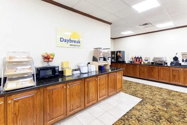 Days Inn & Suites by Wyndham Tucker/Northlake
