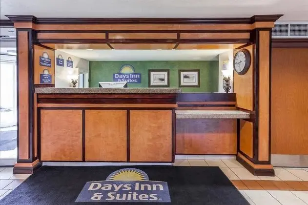 Days Inn & Suites by Wyndham Warren