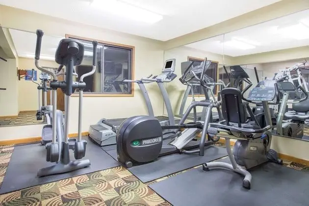 Days Inn & Suites by Wyndham Waterloo - Fitness