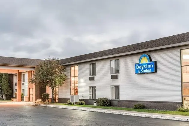 Days Inn & Suites by Wyndham Wausau