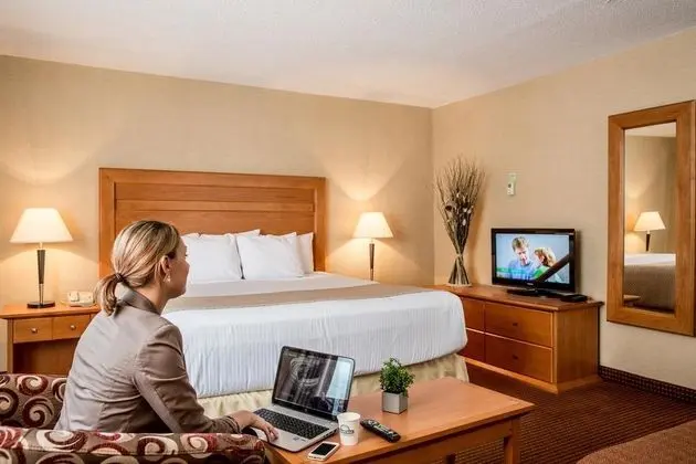 Days Inn & Suites by Wyndham West Edmonton