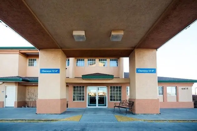 Days Inn & Suites by Wyndham Wichita - Genel