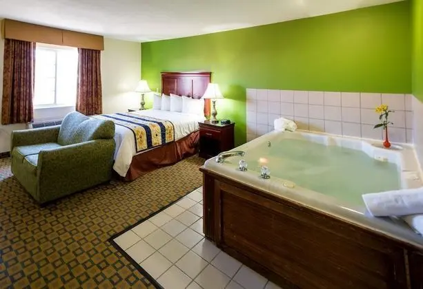 Days Inn & Suites by Wyndham Wichita - Genel