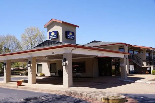 Days Inn & Suites by Wyndham Williamsburg Colonial - Dış Mekan