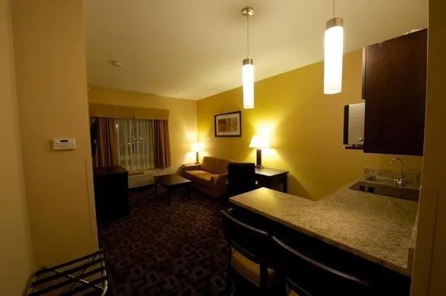 Days Inn and Suites by Wyndham Winnipeg