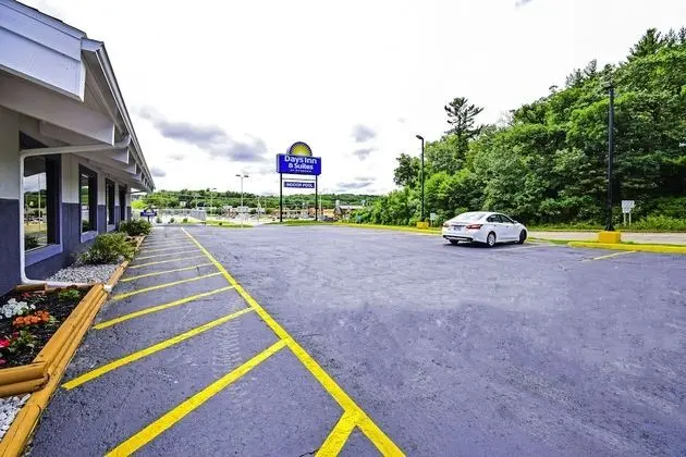 Days Inn & Suites by Wyndham Wisconsin Dells - Dış Mekan