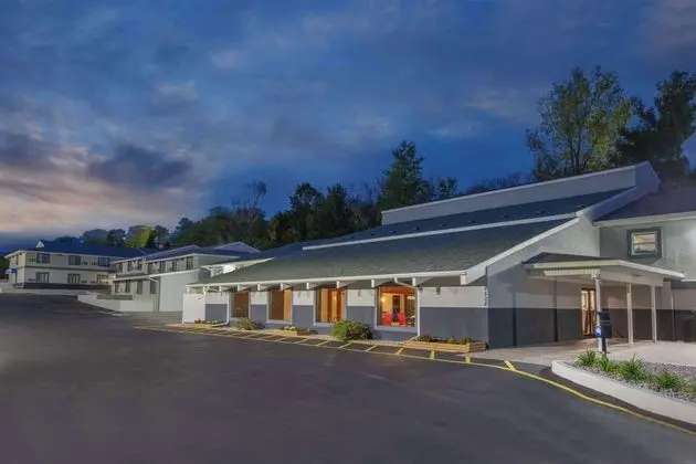 Days Inn & Suites by Wyndham Wisconsin Dells - Dış Mekan