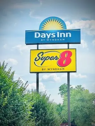 Days Inn by Wyndham Alexandria - Dış Mekan