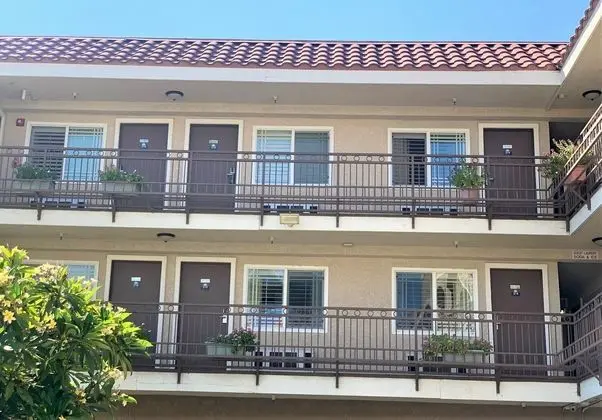 Days Inn by Wyndham Alhambra CA - Dış Mekan