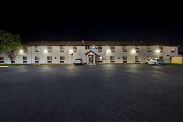 Days Inn by Wyndham Ankeny - Des Moines - Dış Mekan