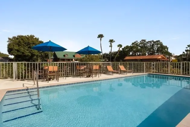 Days Inn by Wyndham Apopka/Orlando - Havuz
