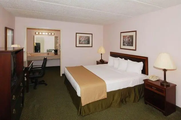 Days Inn by Wyndham Bay City