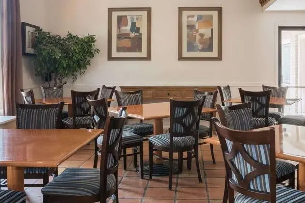 Days Inn by Wyndham Beaumont