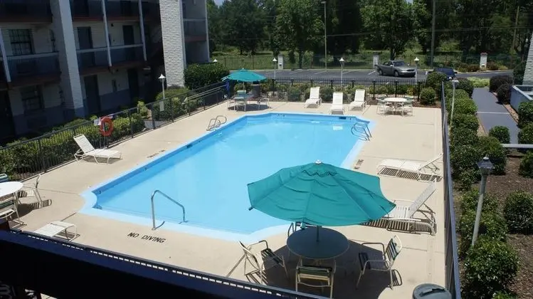 Days Inn by Wyndham Birmingham/West