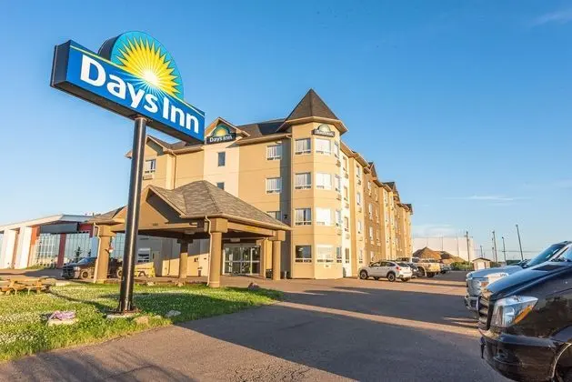 Days Inn by Wyndham Bonnyville - Dış Mekan
