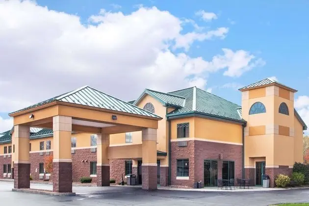 Days Inn by Wyndham Brewerton/ Syracuse near Oneida Lake - Dış Mekan