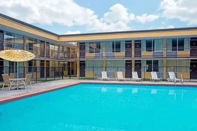 Days Inn by Wyndham Bristol Parkway