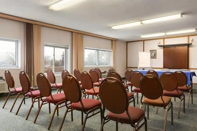 Days Inn by Wyndham Brockville - Genel