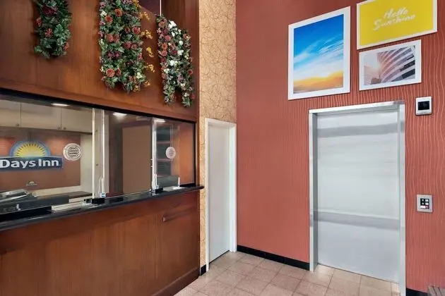 Days Inn by Wyndham Brooklyn - Lobi